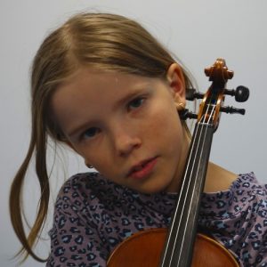 Ist mein Kind talentiert? Mädchen mit Violine